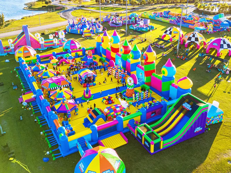 इन्फ्लेटेबल महलले के समावेश गर्दछ?